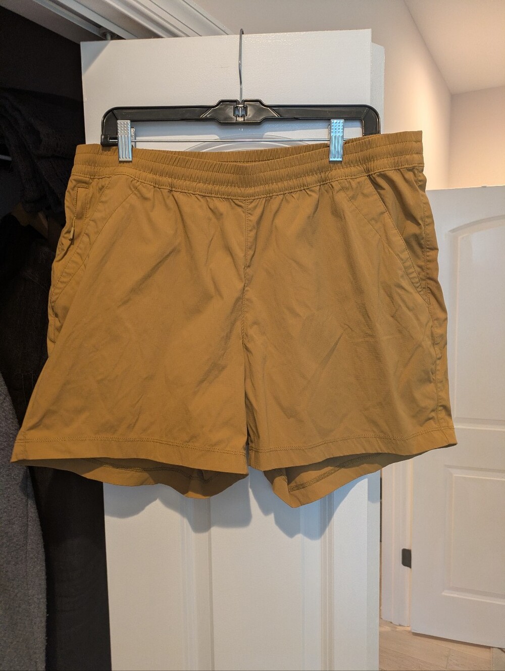 Women's Active Shorts Mustard